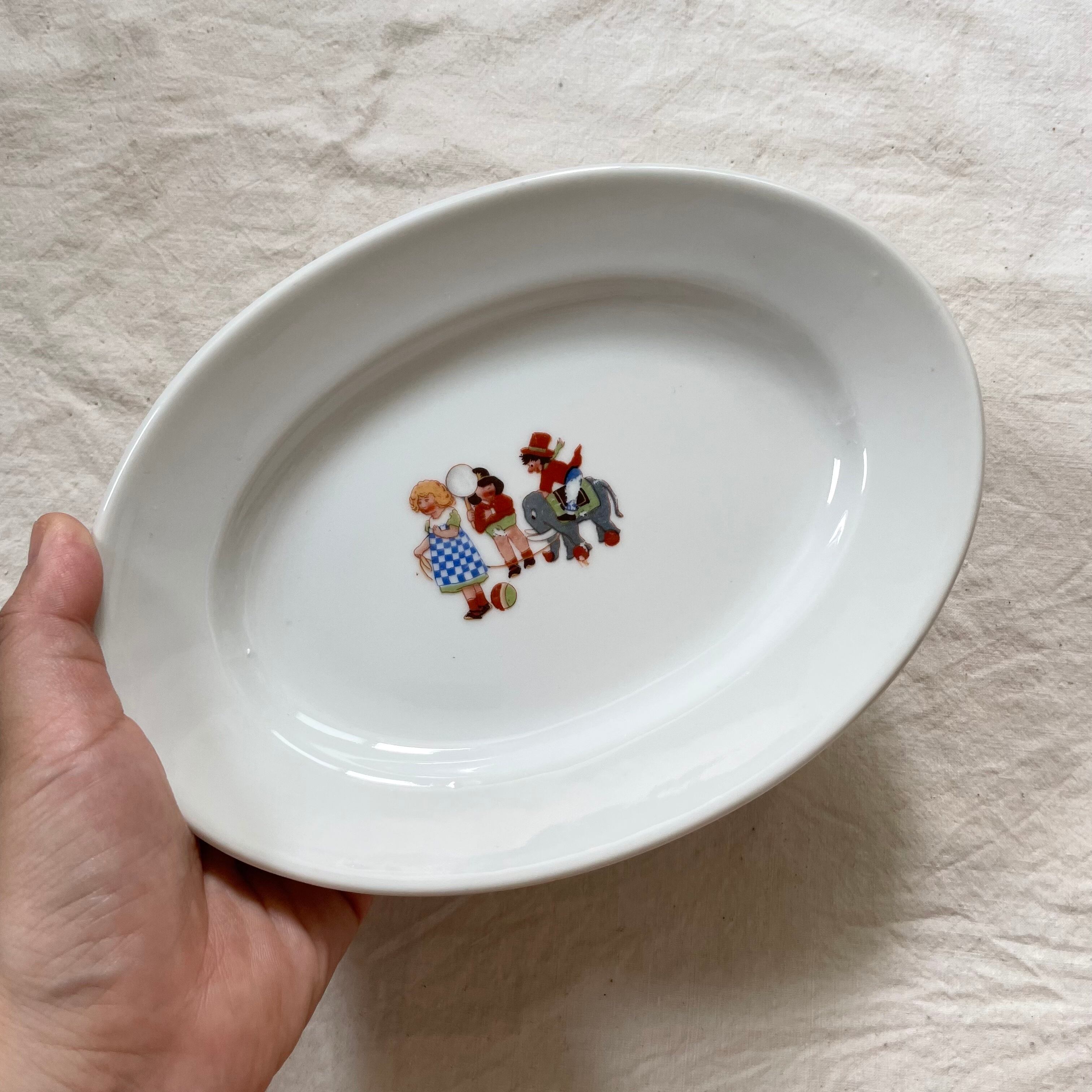 子ども模様のオーバルプレート