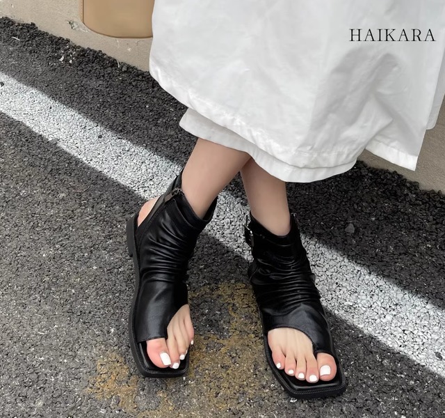 Short boot-style flat sole sandals