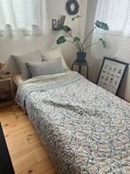 再入荷　スカイブルーとグリーン　シングルサイズ　ブロックプリントキルト　インドのお布団　