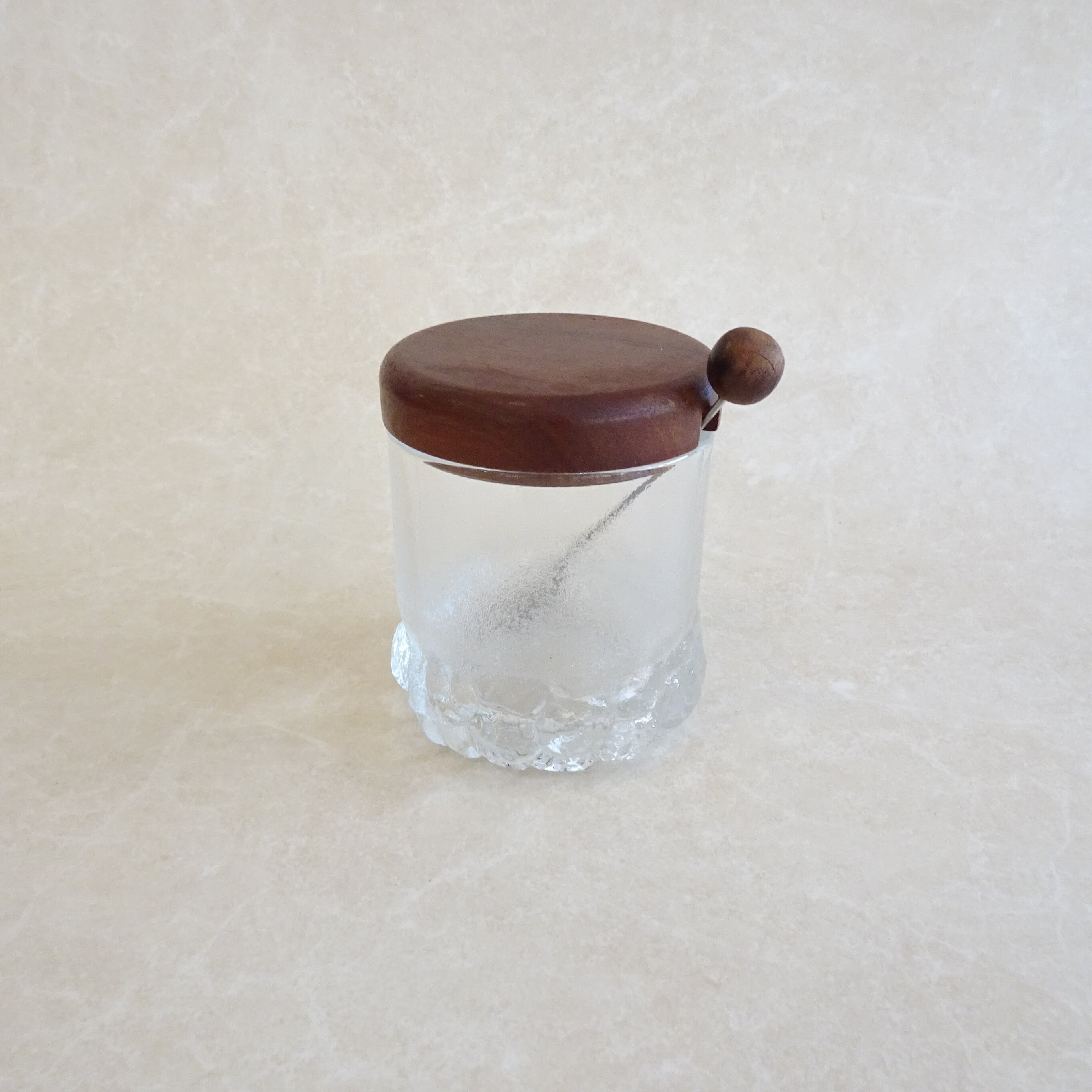 でこぼこのガラスシュガーポット