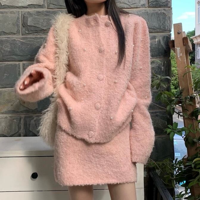 セットアップ トップス スカート レディース ふわふわ カーディガン 部屋着 ナイトウェア ミニスカート ショート丈 長袖 萌袖 ふわふわ 前開き スリム タイト 細身 もこもこ ラブリー キュート ガーリー ルーズ セクシー 送料無料 ニット 2点セット 上下セット ツーピース フリーサイズ 春 秋 冬 ピンク くすみカラー 10代 20代 30代 イベント インスタ映え デート お出かけ お泊り 休日 美脚 脚長 新作 韓国系 コーデ スタイル 楽ちん モテ 普段使い 韓国 お嬢様 ガーリー