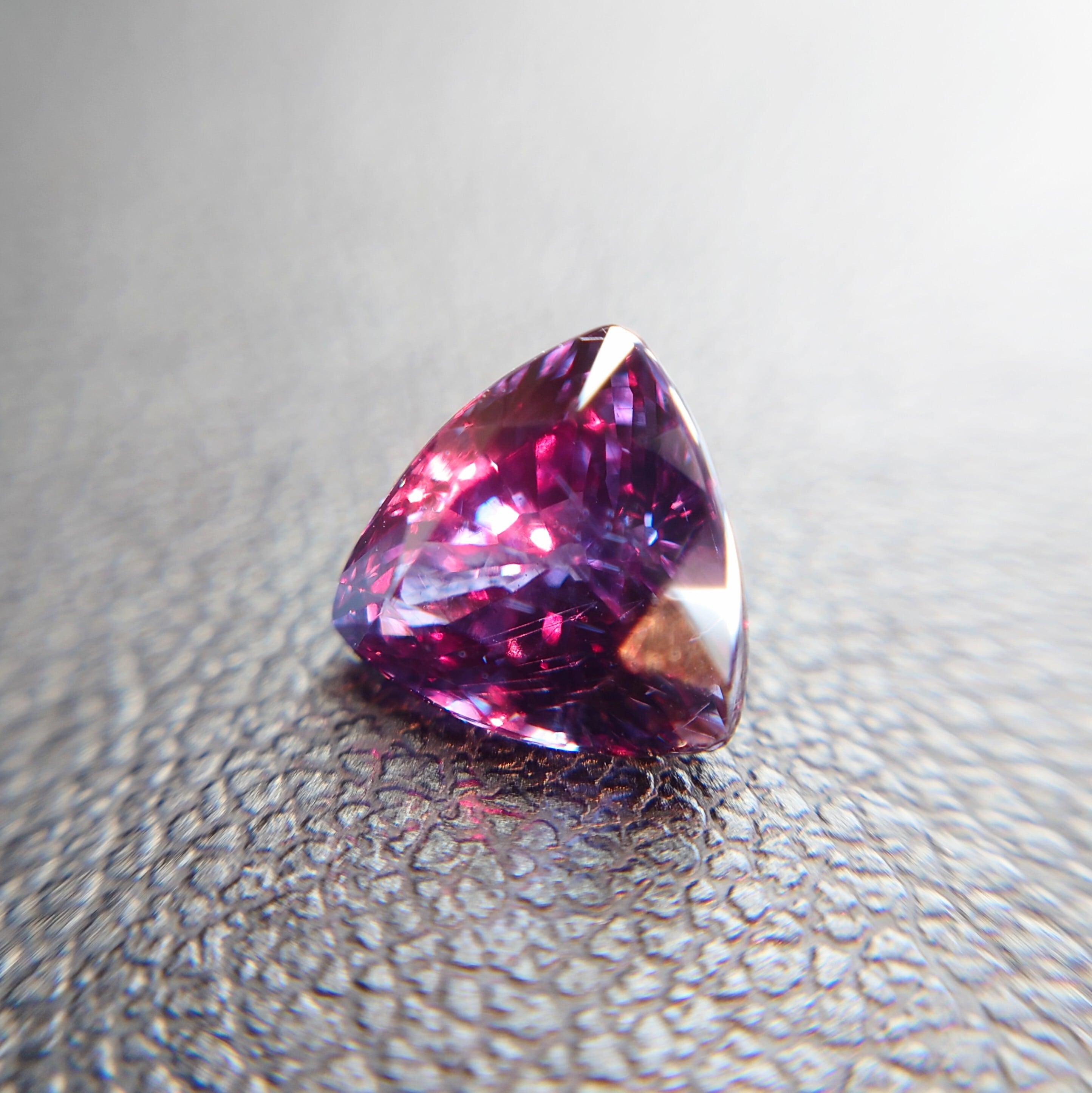 希少 Bekily Blue Garnet color change type 1.706ct JGGLソ付 ルース