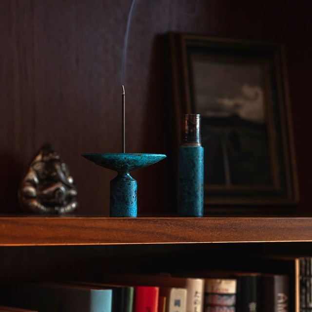 三神 [ 三角香 ] 10粒 / MIKAMI  Incense Cones 10 Cones