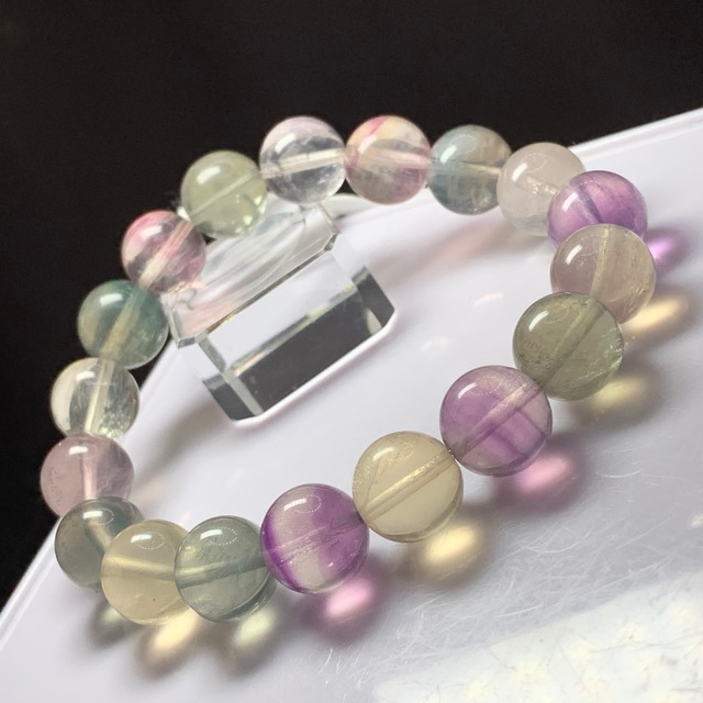N.no4.透明度有り、珍しい色合いフローライトブレスレット