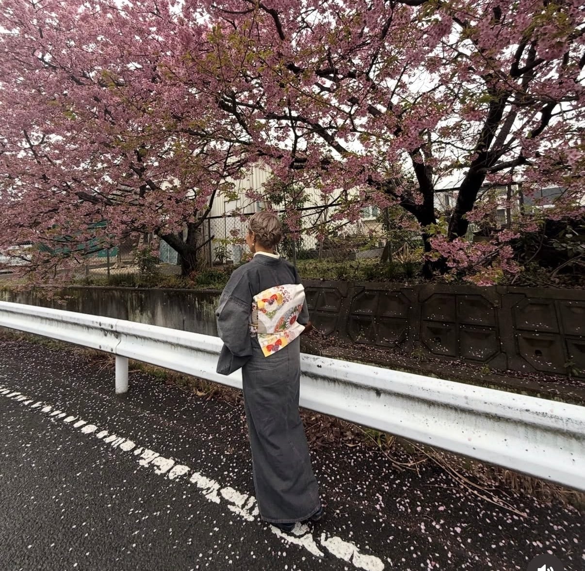【値下げ】34.【未使用】紬の着物 ヴィンテージデニムのような色合い プロ監修!お得コーデセット】幾何学柄 デニムシャツ デニムパンツ