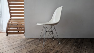 Fiberglass Eiffel Shell Chair by Charles & Ray Eames for Herman Miller　+チェアパッド　送料込