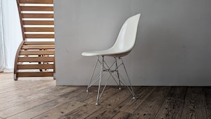 Fiberglass Eiffel Shell Chair by Charles & Ray Eames for Herman Miller　+チェアパッド　送料込