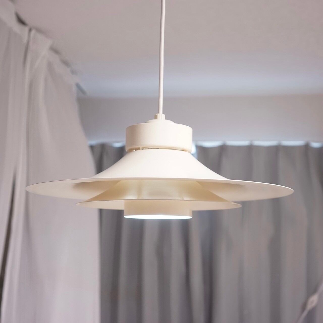 EJS社製 やすくっ ダブルコーン パンチング ウォールランプ ミッド  