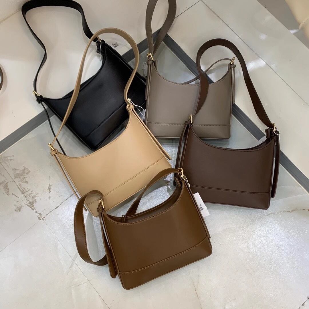 シンプルショルダーバッグ