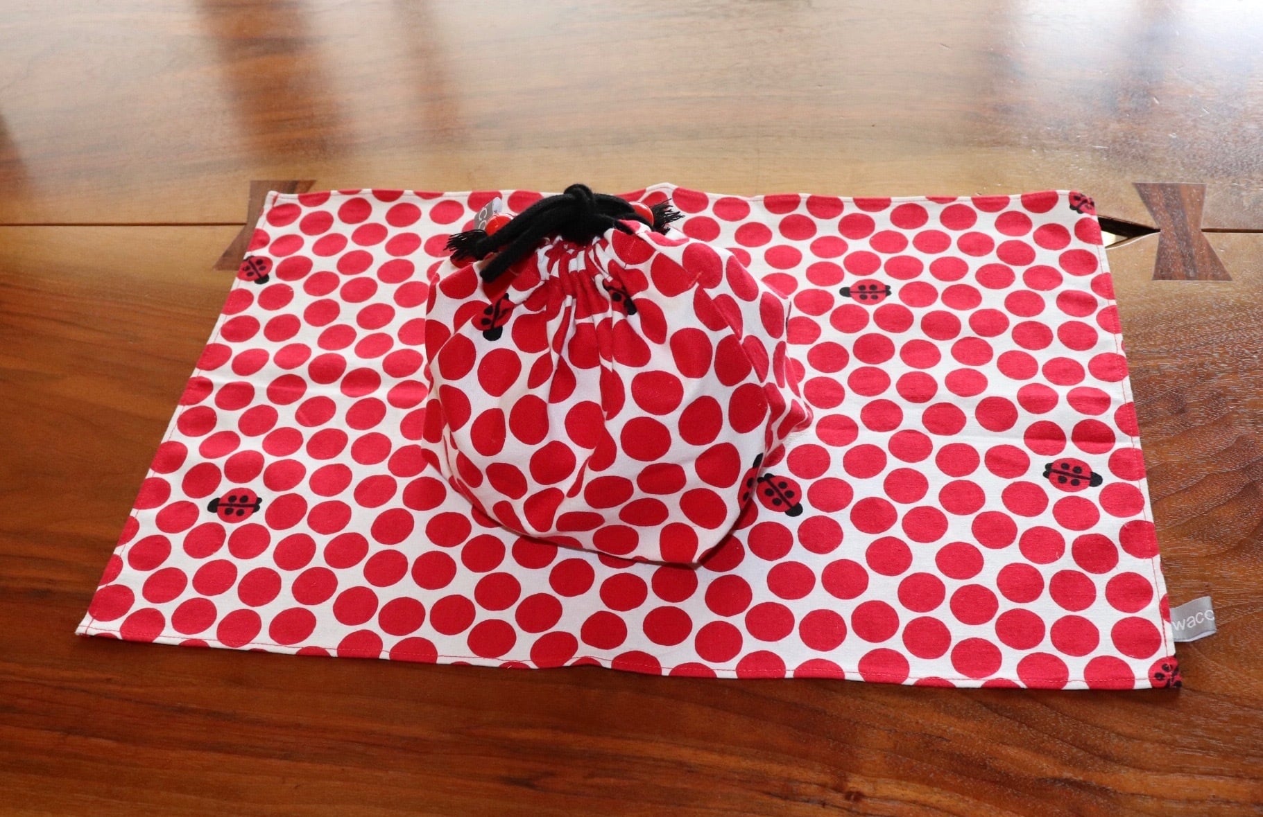 ランチョンマットと巾着ポーチのセット