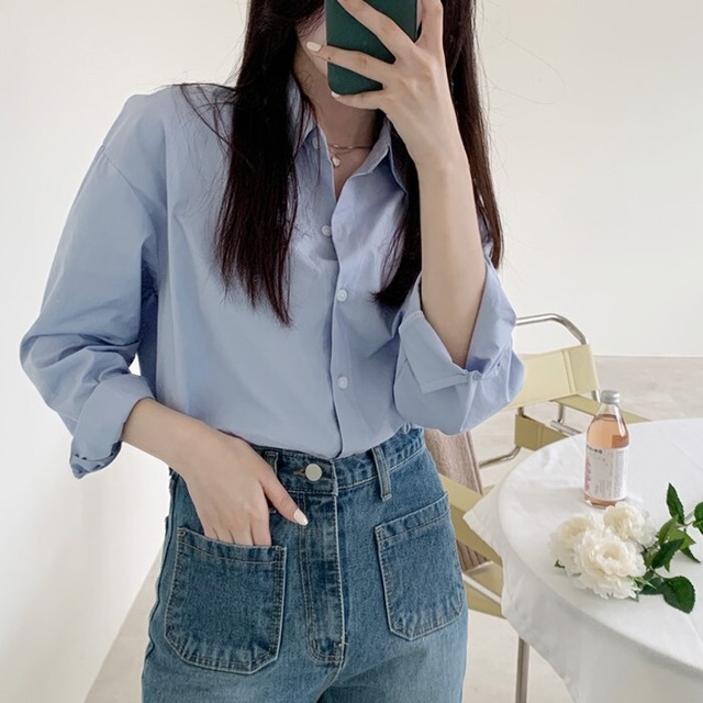レディース トップス ブラウス 羽織り ゆったり ミディアム丈 チュニック丈 襟付き 角襟 前開き ボタン きれいめ シンプル カジュアル 上品 おしゃれ こなれ感 ベーシック 大人っぽい 爽やか 無地 春 夏 秋 冬 オールシーズン シーズンレス 会議 ママ 女の子 OL 通勤 学生 学校 通学 デート お出かけ レストラン 公園 女子会 休日 カフェ 重ね着 韓国 オルチャン 体型カバー 普段使い 着回し レイヤード ジャケットイン 日焼け対策 冷房対策 S M L XL 2XL 大きいサイズ ブルー