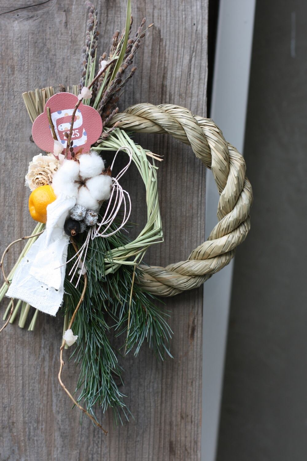 雪にゃん様 白縦型しめ縄リース 雪にゃん様 白縦型しめ縄リース -