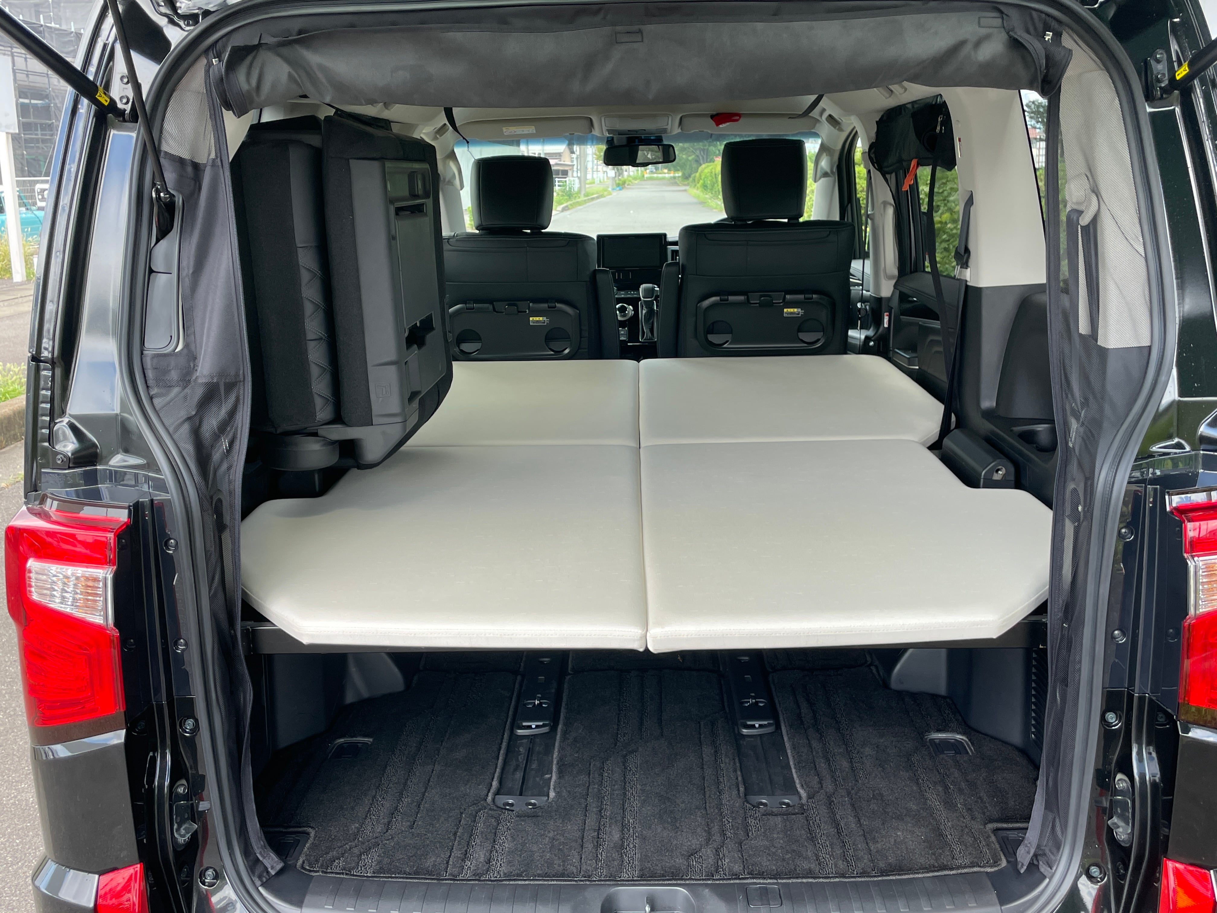 MDF デリカD:5用 オリジナルベッドキット（ホワイト） | MDF EQUIPMENT 