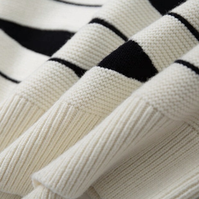 Wavy line knit top C1400