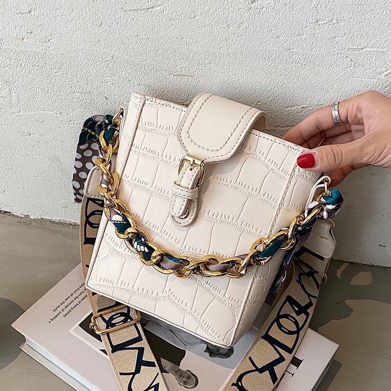 センススモールバッグレディースバッグ2020新しい流行のファッションネットレッドワンショルダーバケットバッグワイルドワイドショルダーストラップメッセンジャーバッグ Tiancai_Wing_Bag19985633455