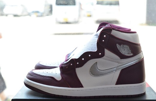 NIKE Air Jordan 1 High OG "Bordeaux"
