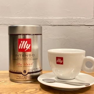 illy カップ&ソーサー | Life is sharing.