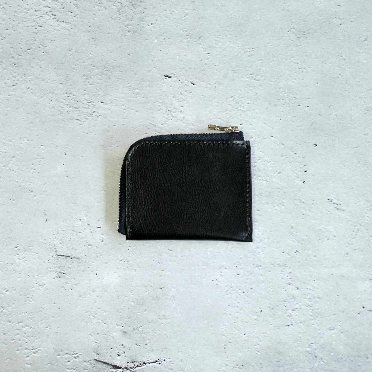 TB ZIP WALLET 02 GLOSSY BLACK | qan:savi