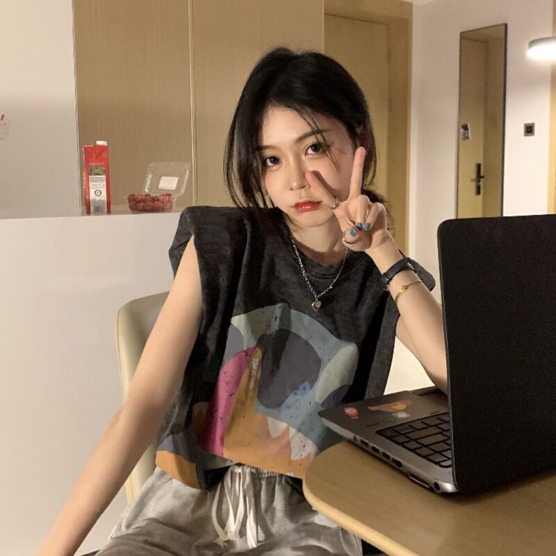 Tシャツ ルーズプリント柄ブラックノースリーブサマースタイル薄手トップス 夏物 ブラックストロベリース625338841