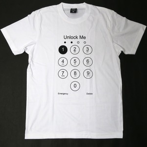 スマホのロック外してる？「Unlock Me」Tシャツ