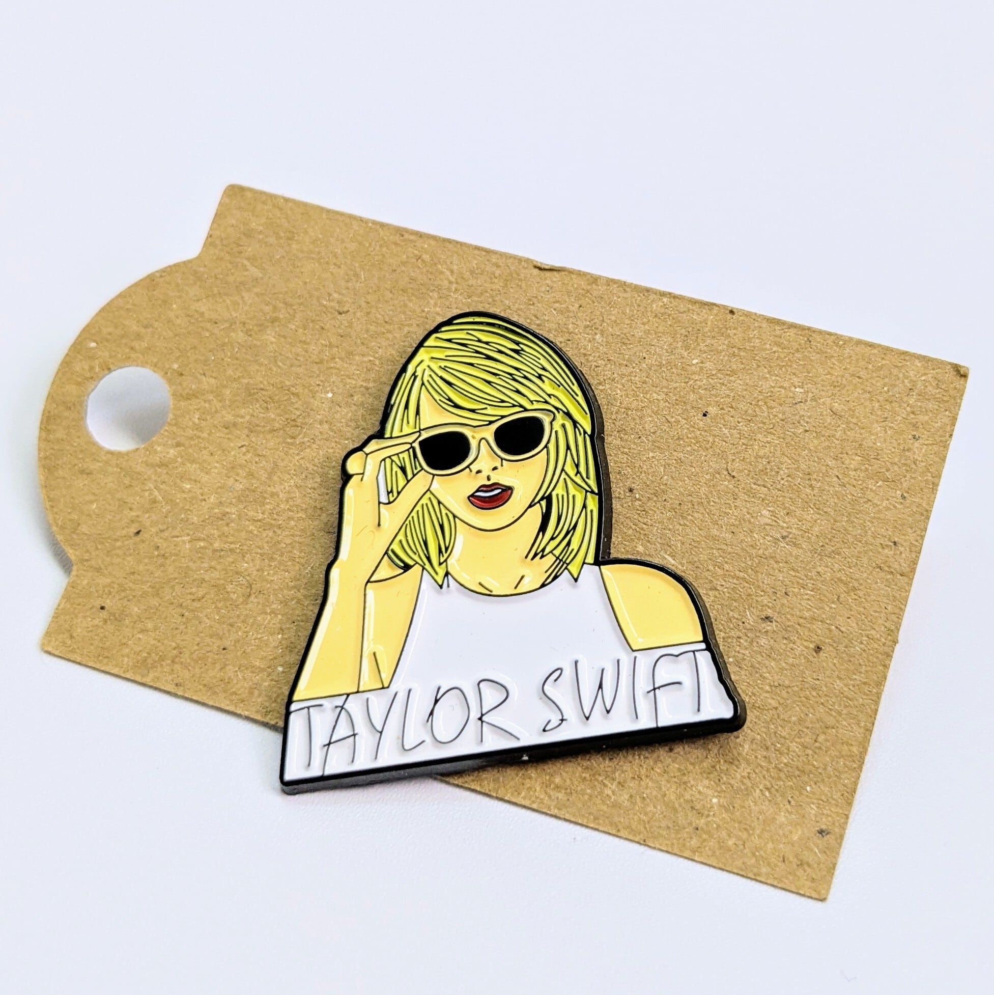 送料無料！ ★ピンズ PINS★ピンバッジ 【 Taylor Swift（ テイラースウィフト / スイフト ）】 〚アメリカン雑貨 アメトイ〛