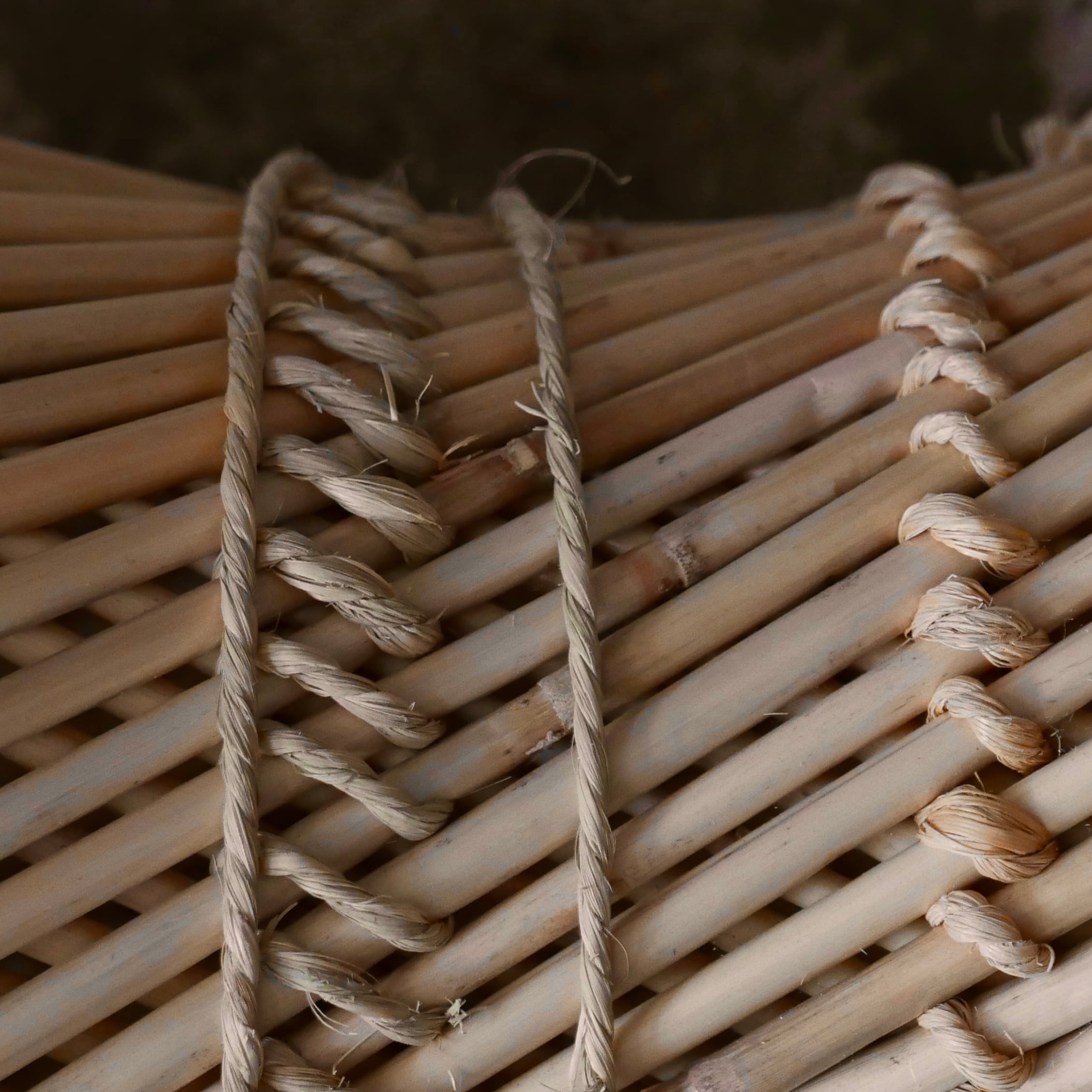 倉敷民藝館にも展示されている 「インドの民藝スツール」 大・小セット