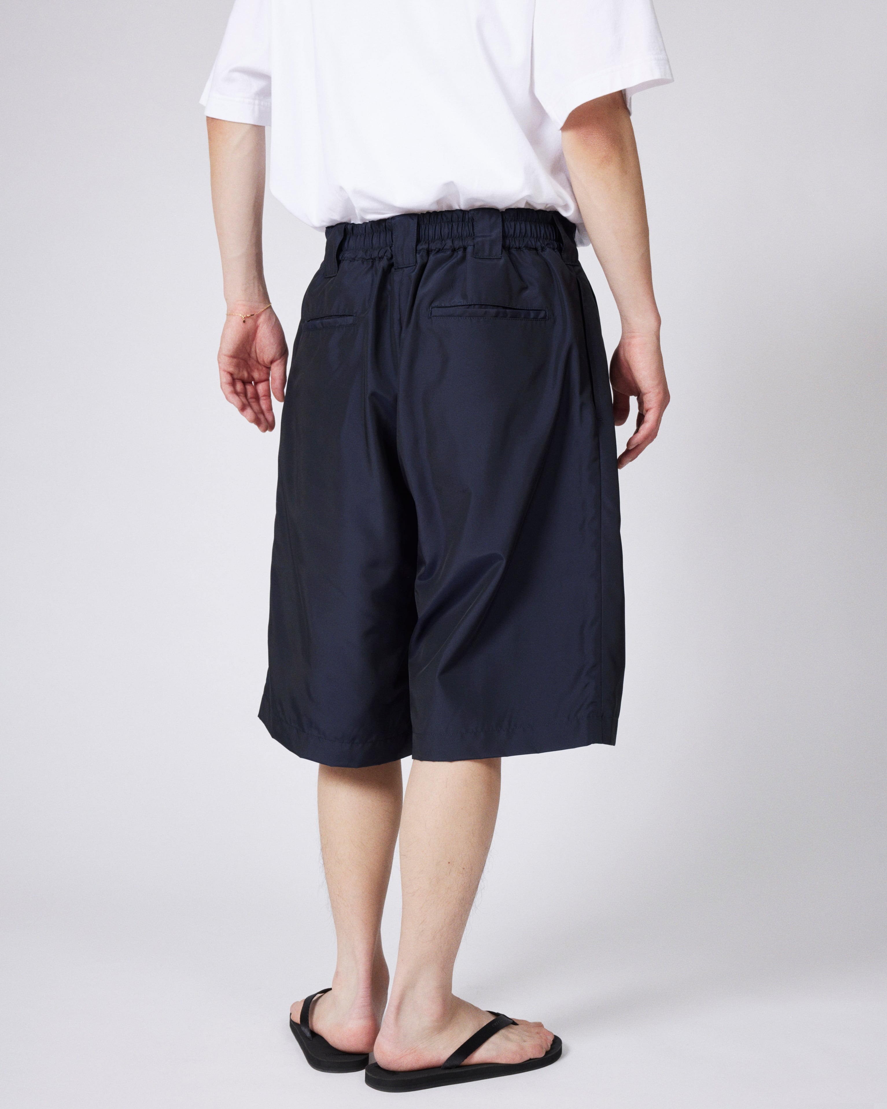 everyone two tuck nylon silk wide short pants (NAVY) | everyone