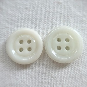 【ペアパック500】フランス 4穴 ガラス 18㎜ No.500-57