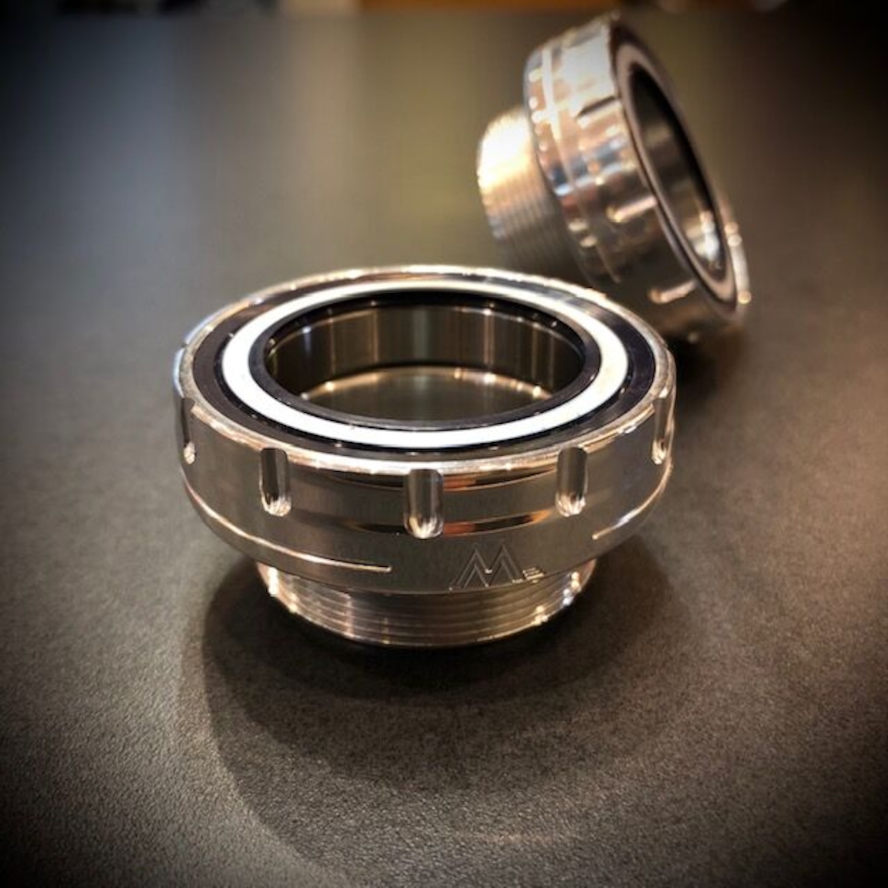 White Industries [BSA 30mm Bottom Bracket / Silver]