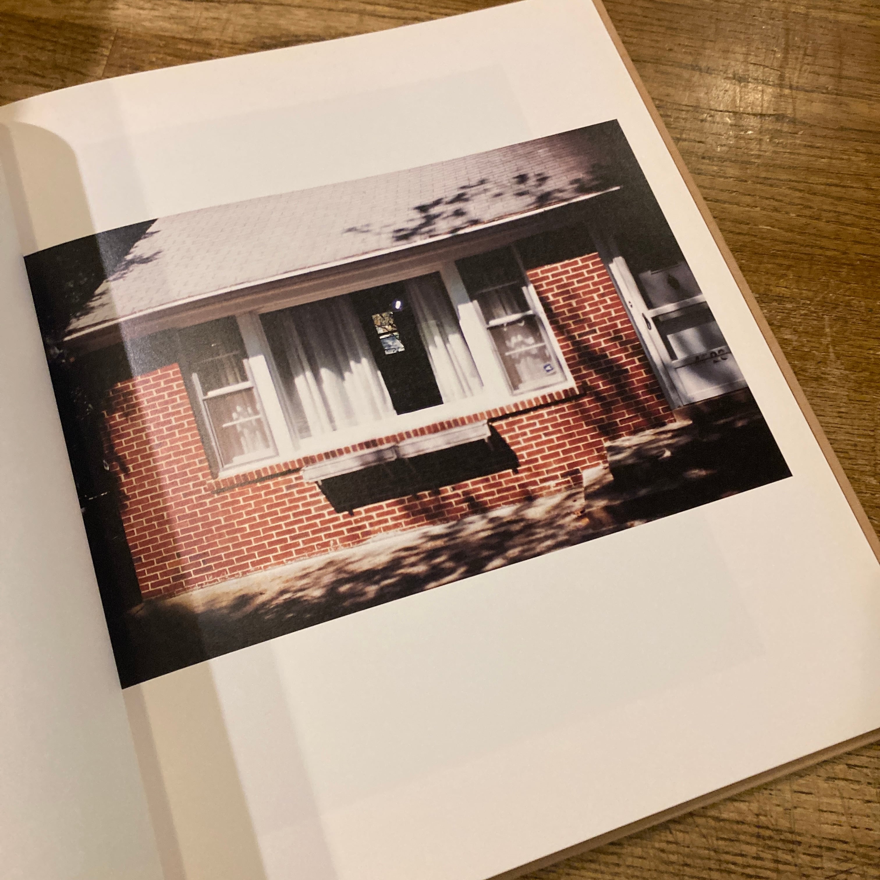 Between Maple and Chestnut / Terri Weifenbach テリ・ワイフェン