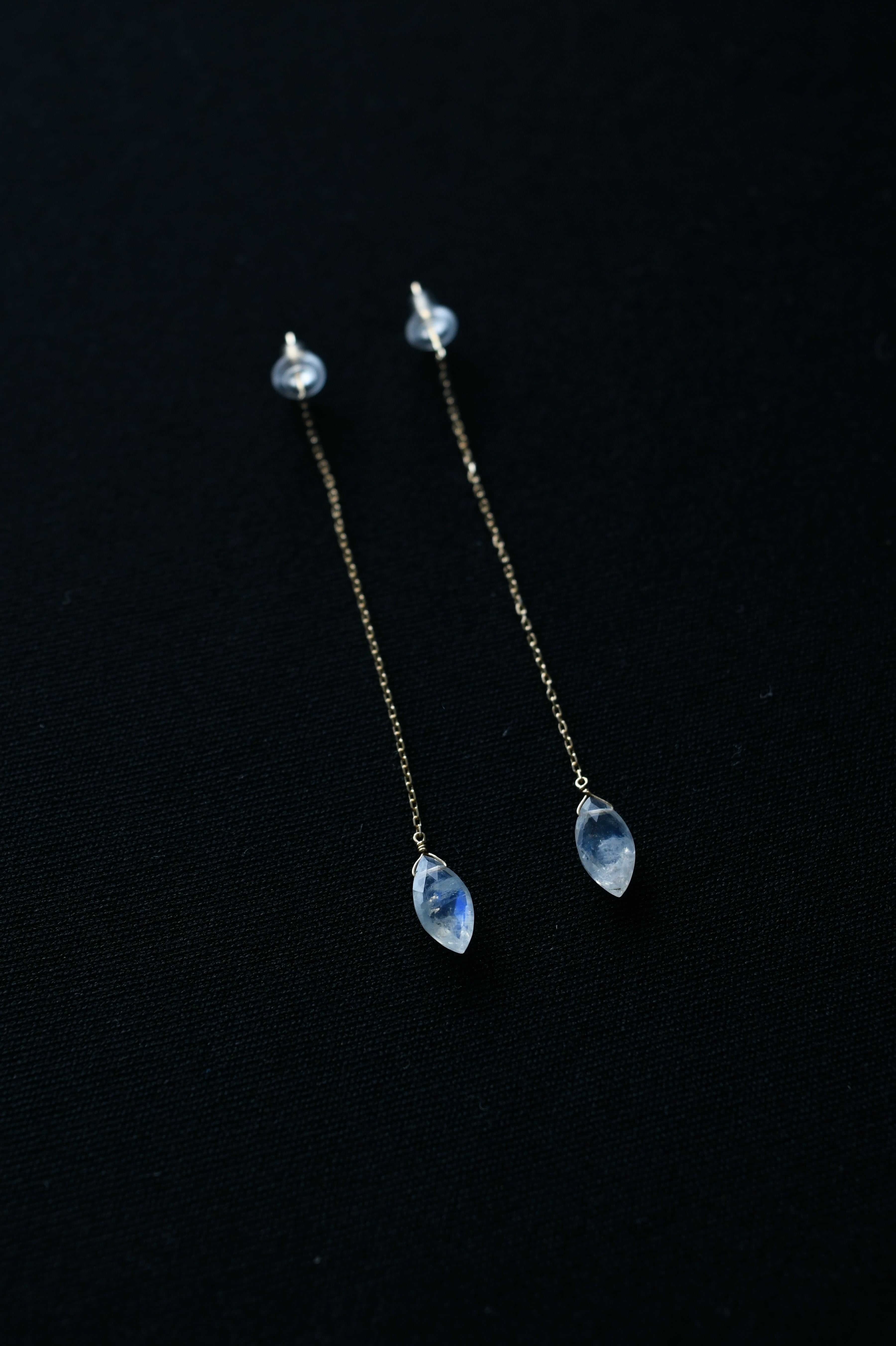 K18 Blue Moonstone Chain Earrings 18金ブルームーンストーンチェーンピアス | quirk of Fate  powered by BASE