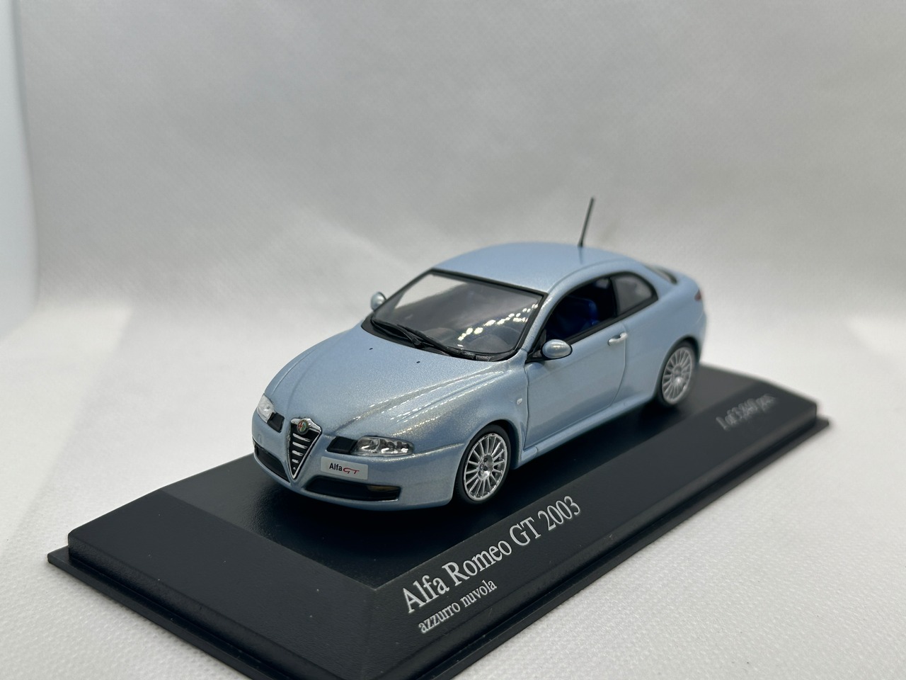 【ミニチャンプス】1/43 アルファロメオ GT 2003 (ブルーメタリック)　買取品