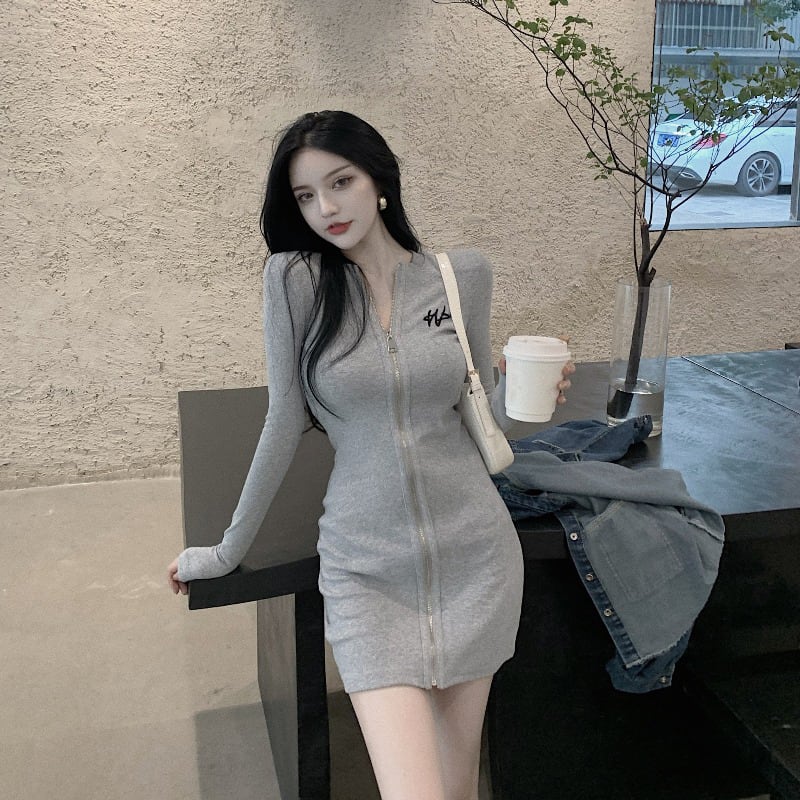 ドレス ブラックスリムウェストショートスカート スプリングオータム刺繍薄手 春物 秋物 ブラックストロベリース85283743724