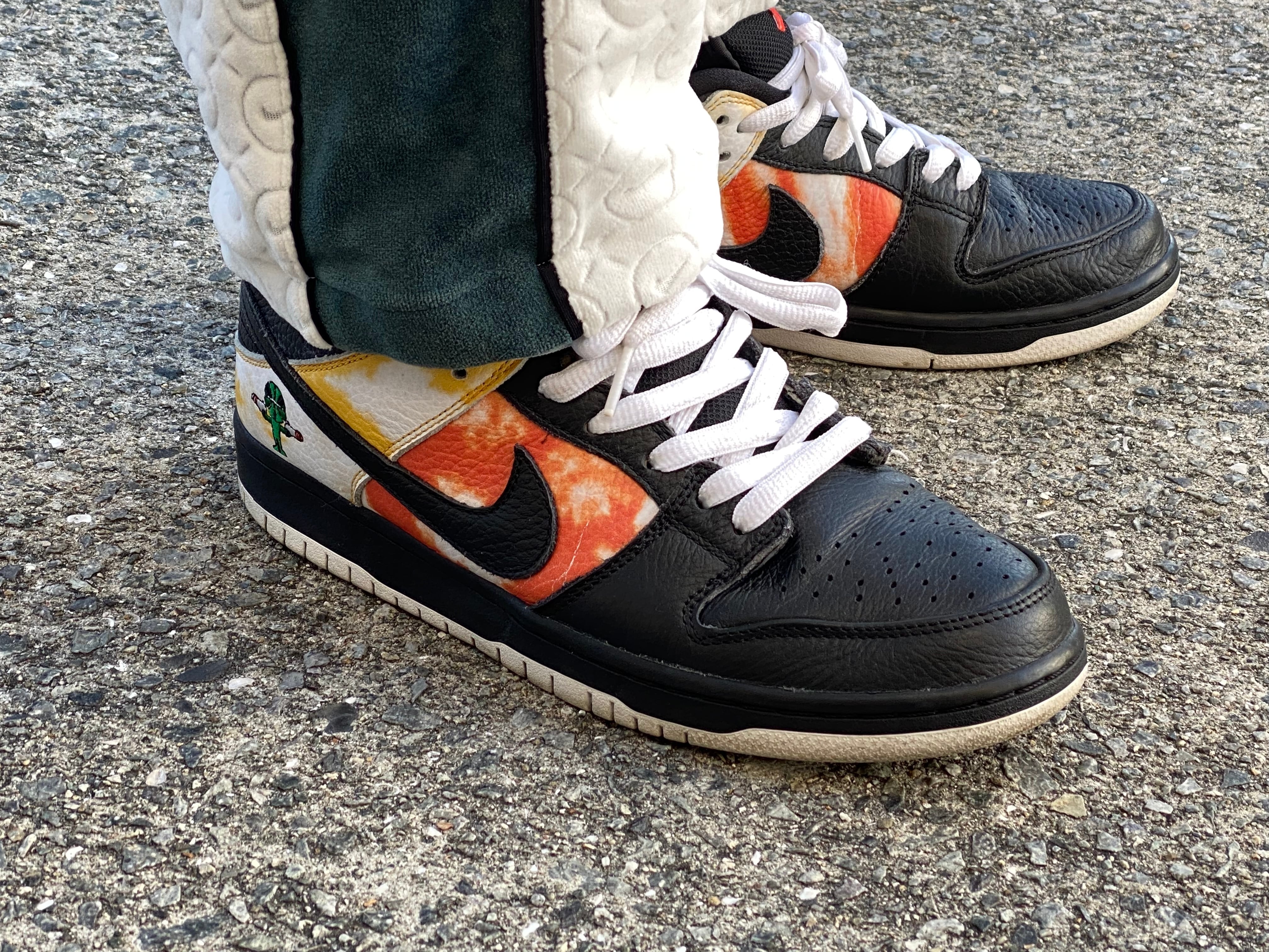 ゲリラセール NIKE SB DUNK LOW PRO QS ROSWELL RAYGUNS BQ6832-001 ...