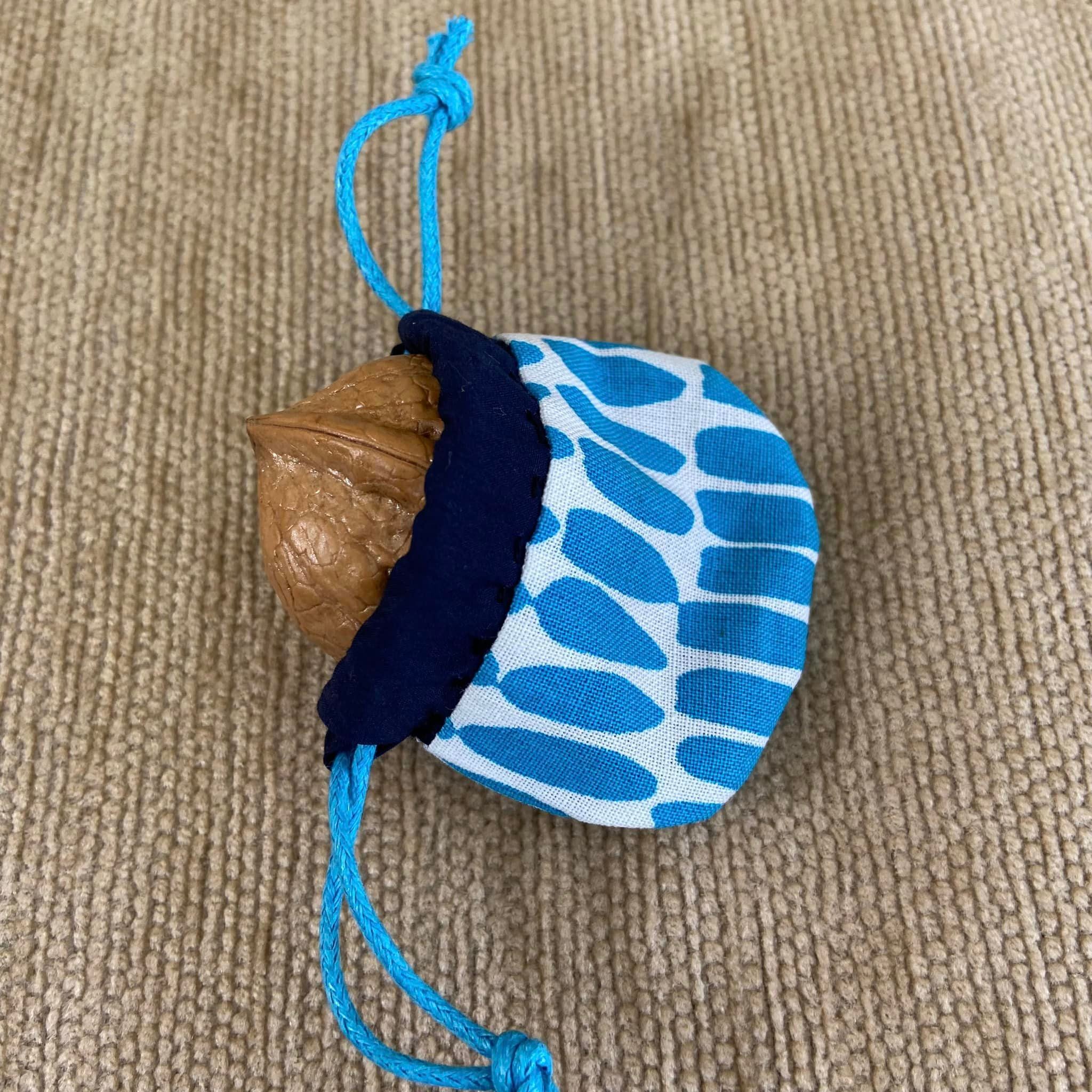 new!『 鈴くるみのお守り』（宝来鈴 / 巾着袋付きブルー ） | りすの小部屋