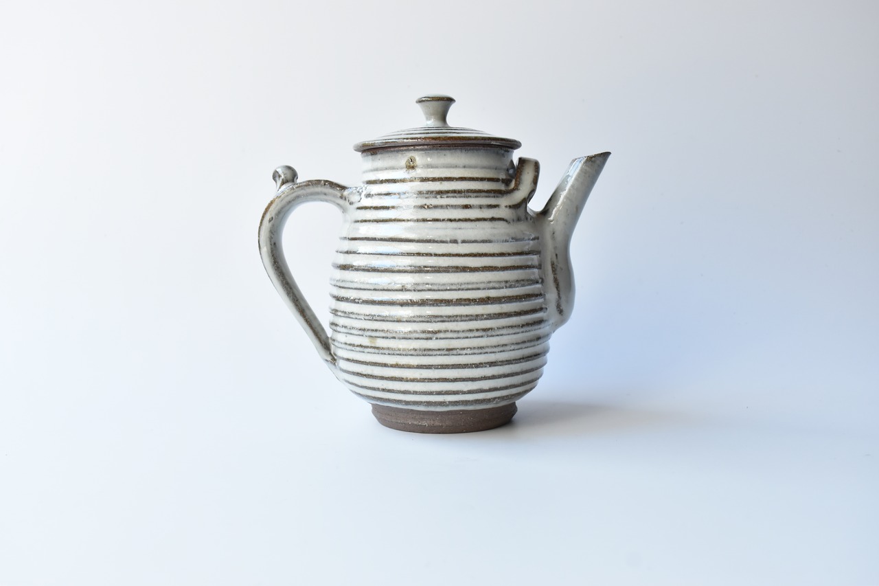 小代瑞穂窯 / 福田るい : 横しのぎ ポット (中) 白