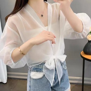 【送料無料】 カーディガン 4色 サマーカーディガン ガウン 冷房対策 アウター 羽織り ショート 半袖 Vネック ボタン ホワイト ブラック カーキ グレー 大人カラー ニュアンスカラー 薄手生地 かわいい 大人可愛い 綺麗 シンプル カジュアル 大人 上品 おしゃれ お洒落 大人女子 こなれ感 エレガント コンサバ 定番アイテム 体型カバー 無地 夏 結婚式 二次会 女性 レディース 20代 30代 40代 通勤 デート お出かけ 女子会 お呼ばれ お茶会 授業参観 休日 アウトドア パーティ