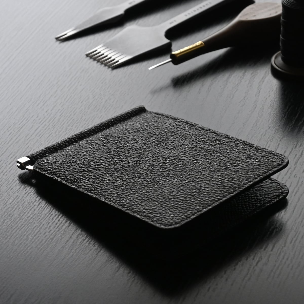 手縫い仕立てのマネークリップ財布 黒桟革&フレンチカーフレザー