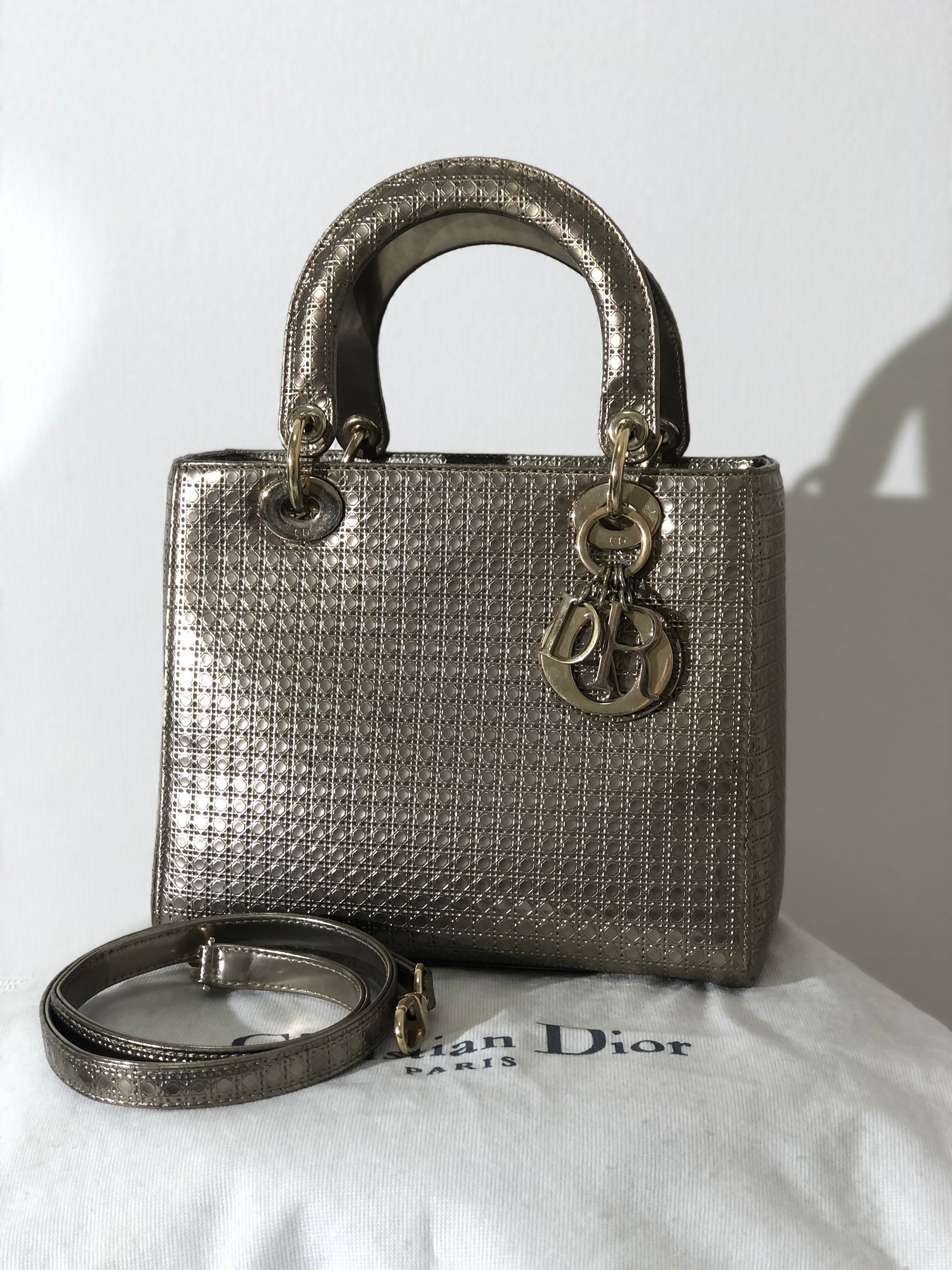 ディオール Lady Dior カナージュ ミディアム ショルダーバッグバッグ