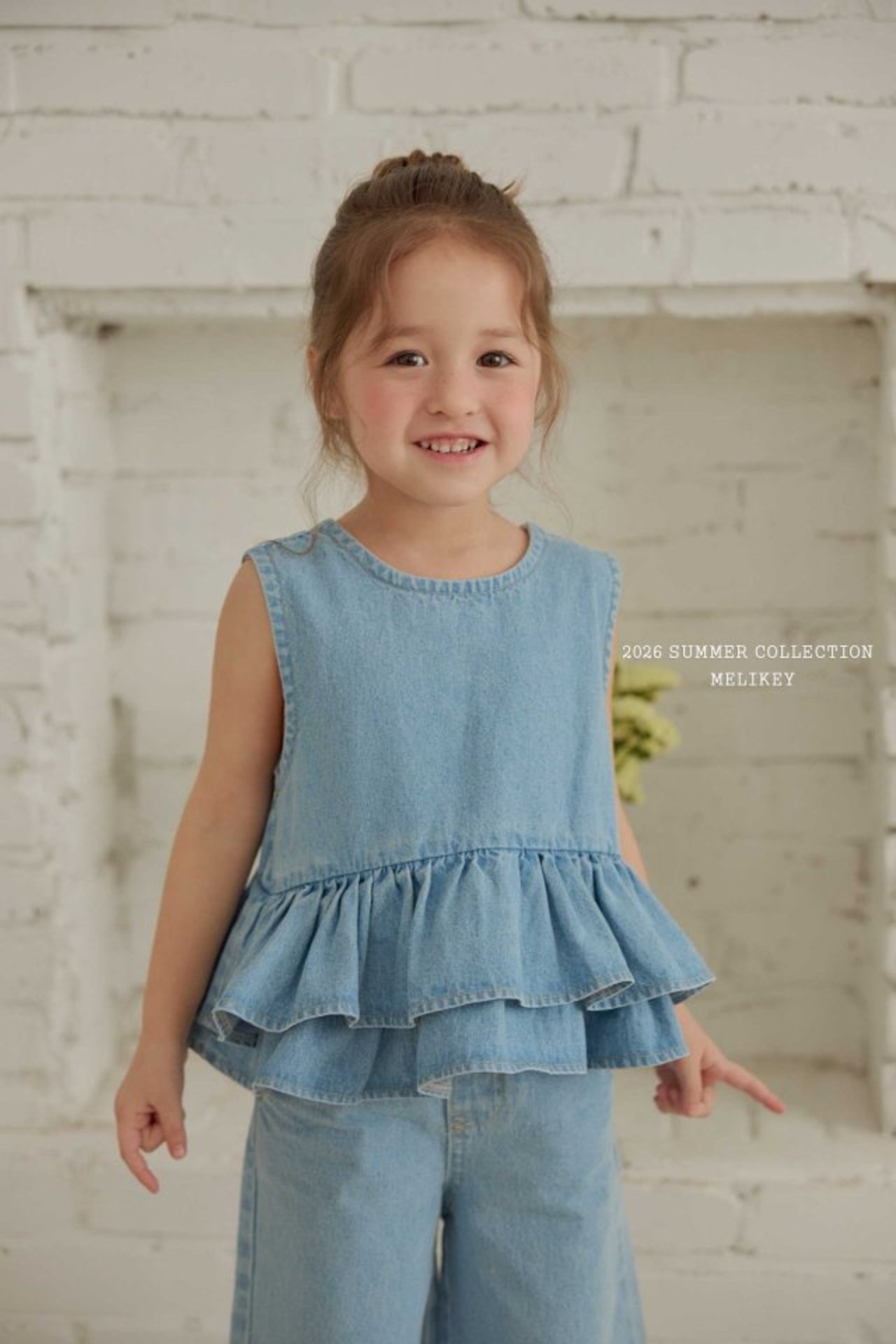 [MELIKEY] Ribbon Ruffle Sleeveless Blouse (JS/JM) / [미라이키] 리본캉캉나시블라우스 (JS/JM)