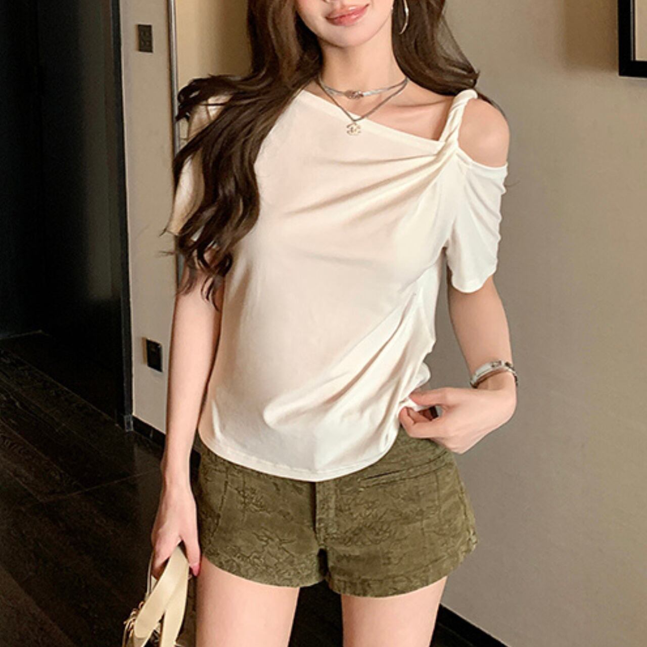 ツイストショルダー スリムフィットTシャツ A4331