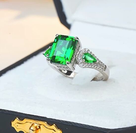 人工グリーントルマリン エメラルドカット 高炭素ダイヤモンド