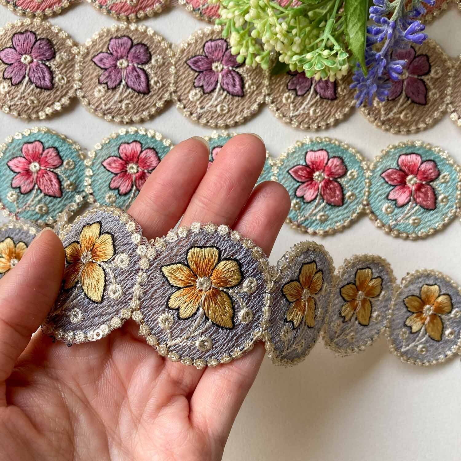 再入荷〉一輪花の丸モチーフインド刺繍レース（50cm〜） | Dua