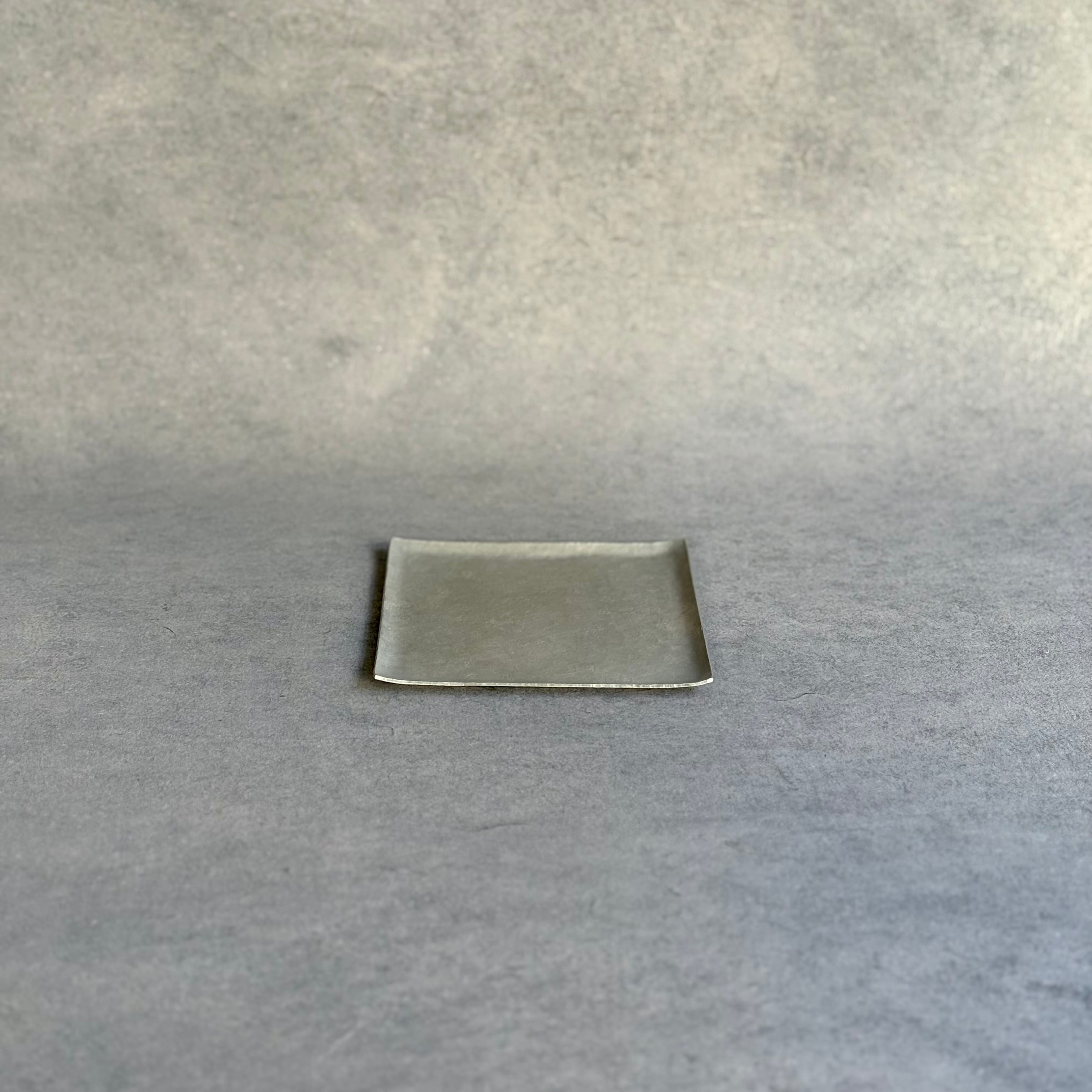 金属 | gallery 一白