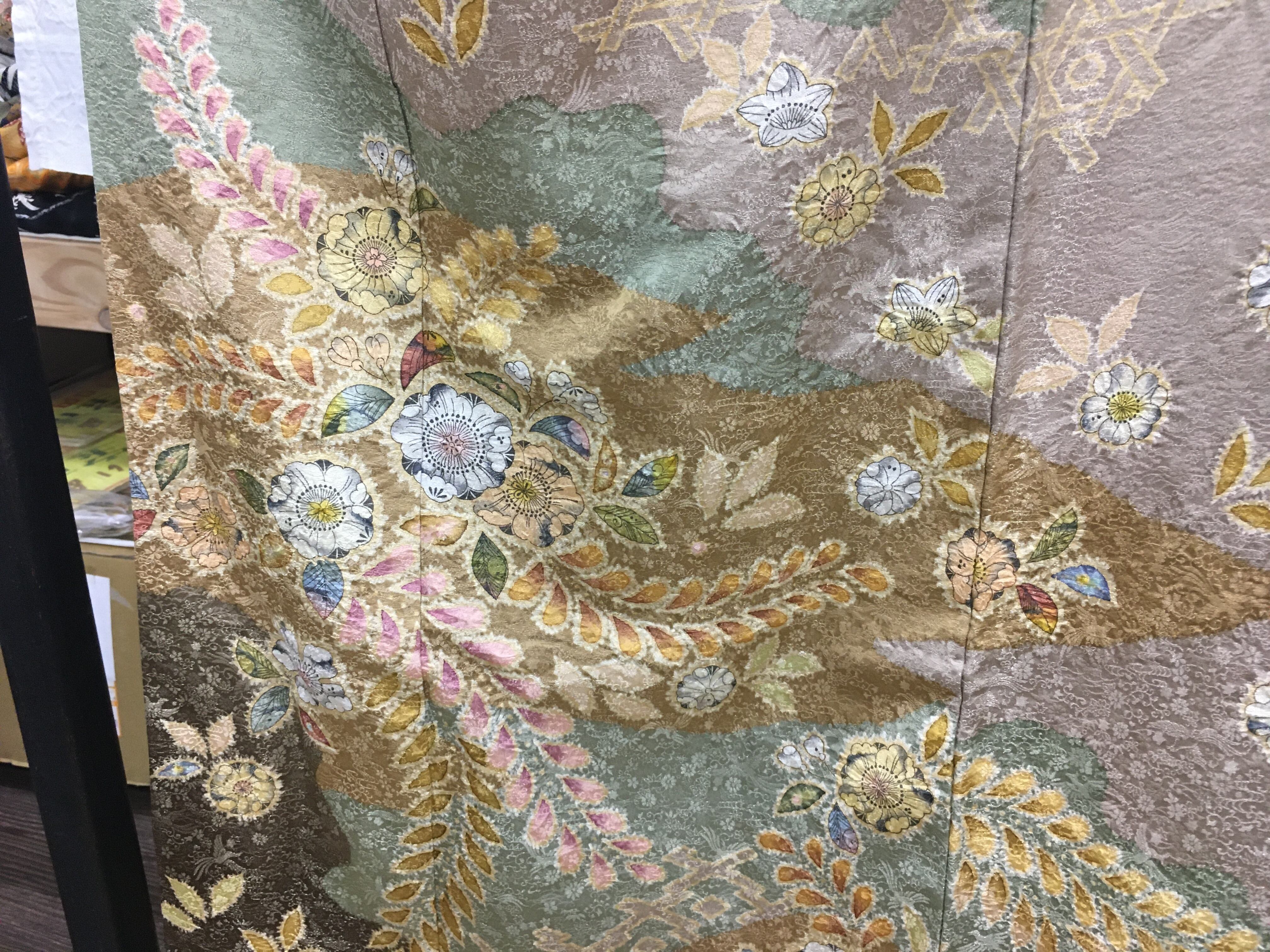 訪問着袴（うす茶地に金茶色、草色、道長取に辻ヶ花）