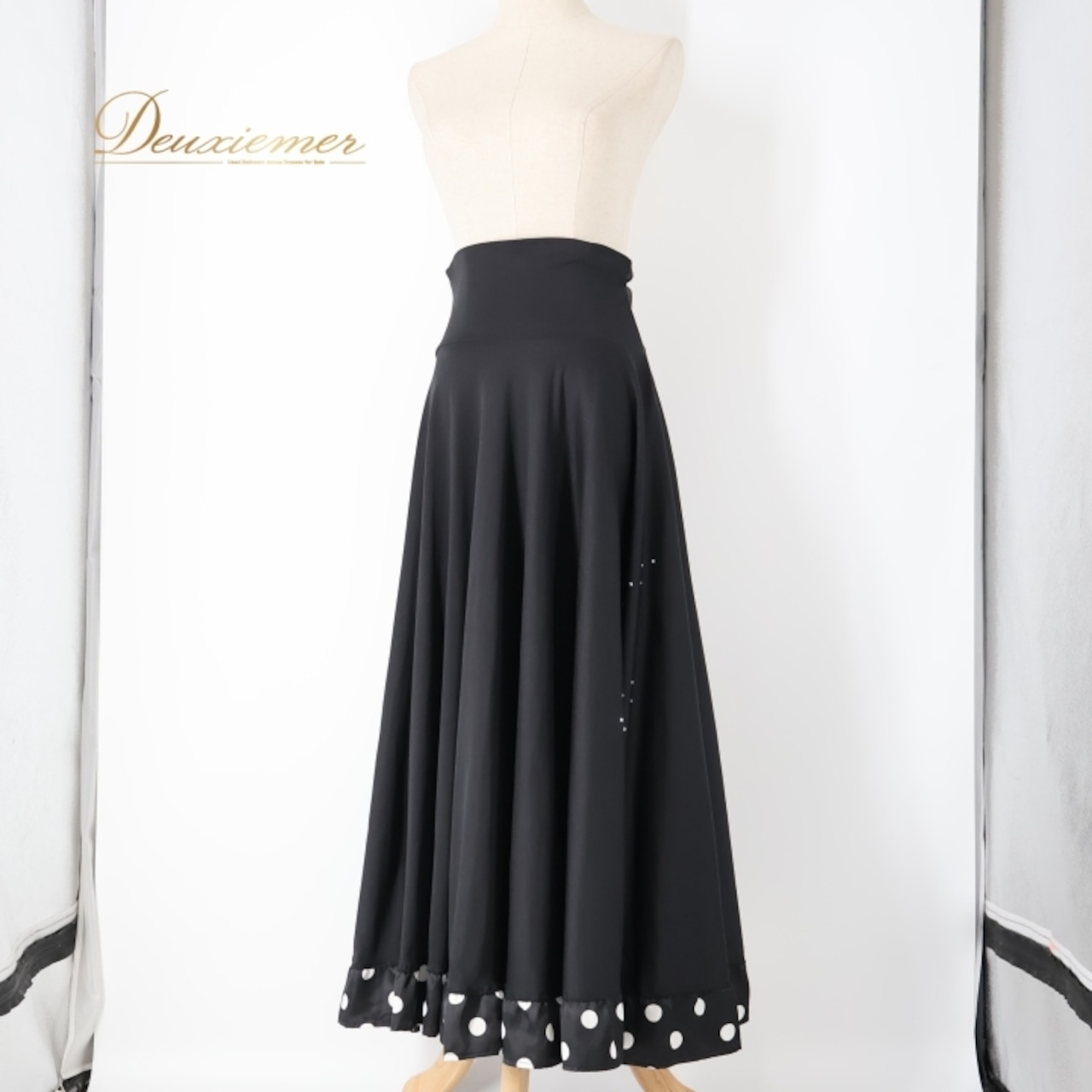 フラメンコ 衣装 ファルダ スカート ブラック系 水玉 ドット柄 ボランテ 黒 白 薄い ペチコート 日本製 かわいい ラインストーン シンプル ダンス衣装 ステージ イベント 練習 レッスン ホワイト系