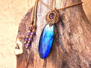 ブルー ラブラドライト & ピンクトルマリン マクラメペンダント