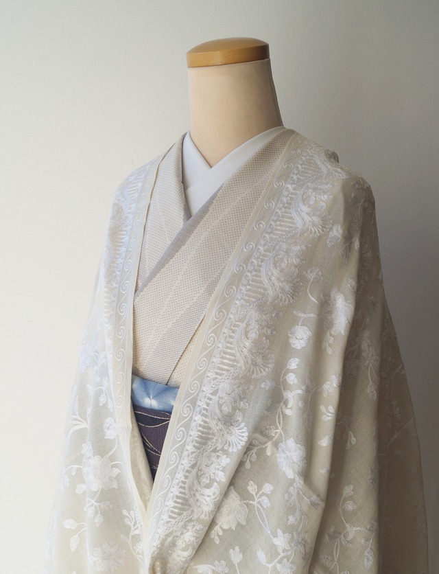 【ストール】カシミール刺繍　ミルキーホワイト色　251130C