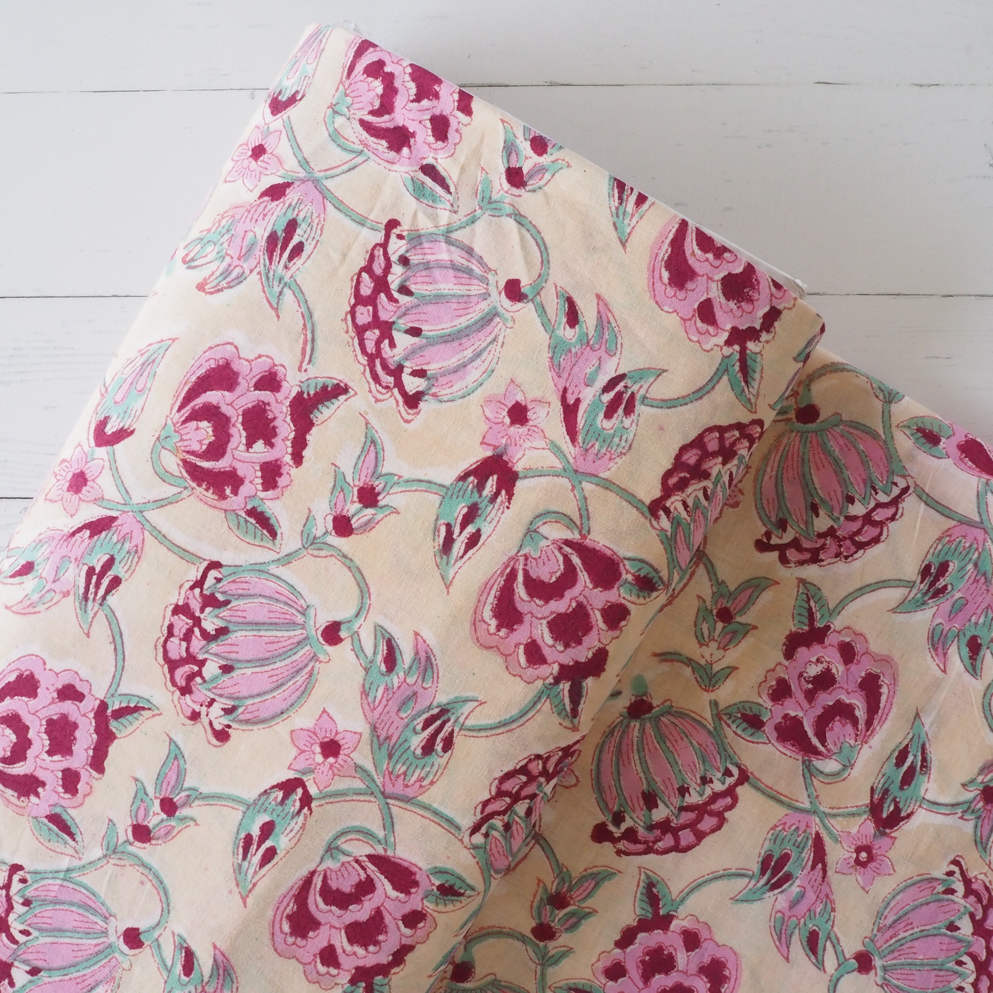 ブロックプリント生地【50cm単位】インド綿 花柄 薄黄色×ピンク #15622