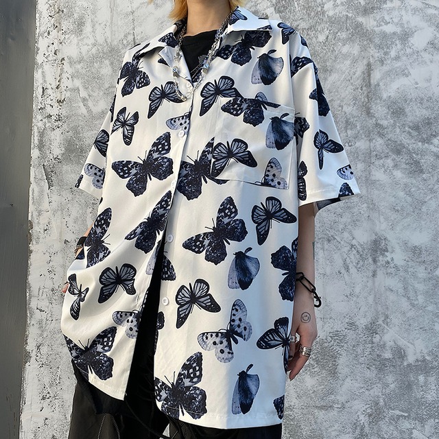 ユニセックス バタフライ シャツ 蝶々 半袖 オーバーサイズ 韓国ファッション メンズ レディース 柄シャツ トップス ゆったり カジュアル ストリート ファッション / Intrend Personality Butterfly Print Loose Shirt (DTC-616131821802)
